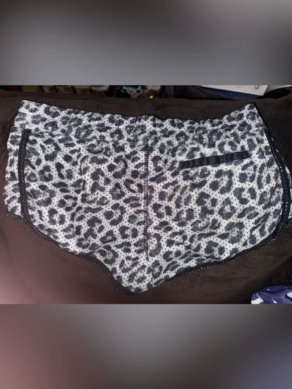 Hurley GUC Women’s Grey and black Leopard mesh Athletic Shorts size m low rise